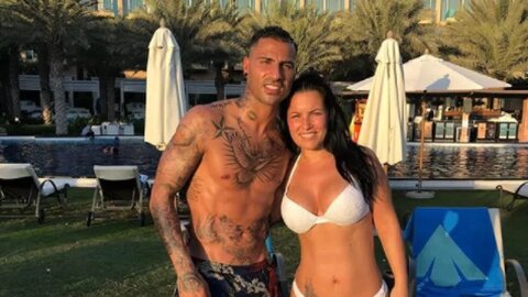 Ricardo Quaresma khoe ‘chuối’ với chị lao công